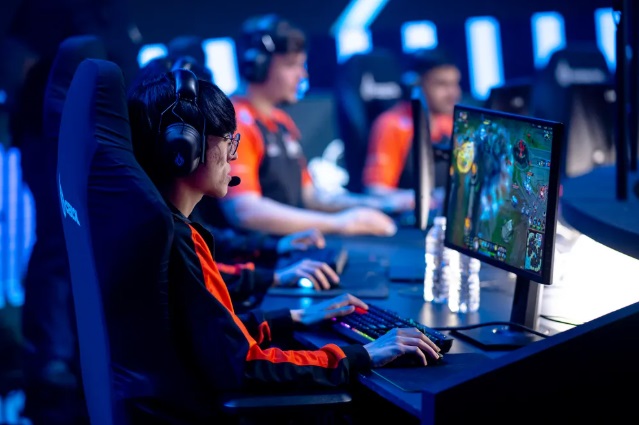 Jogadores de esports são menos sedentários do que se pensa, mas maioria não cumpre recomendações de exercício